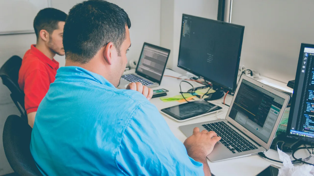 The Complete Guide to Cloud and Server Monitoring Tools (Linux, Windows, Hybrid, Remote)